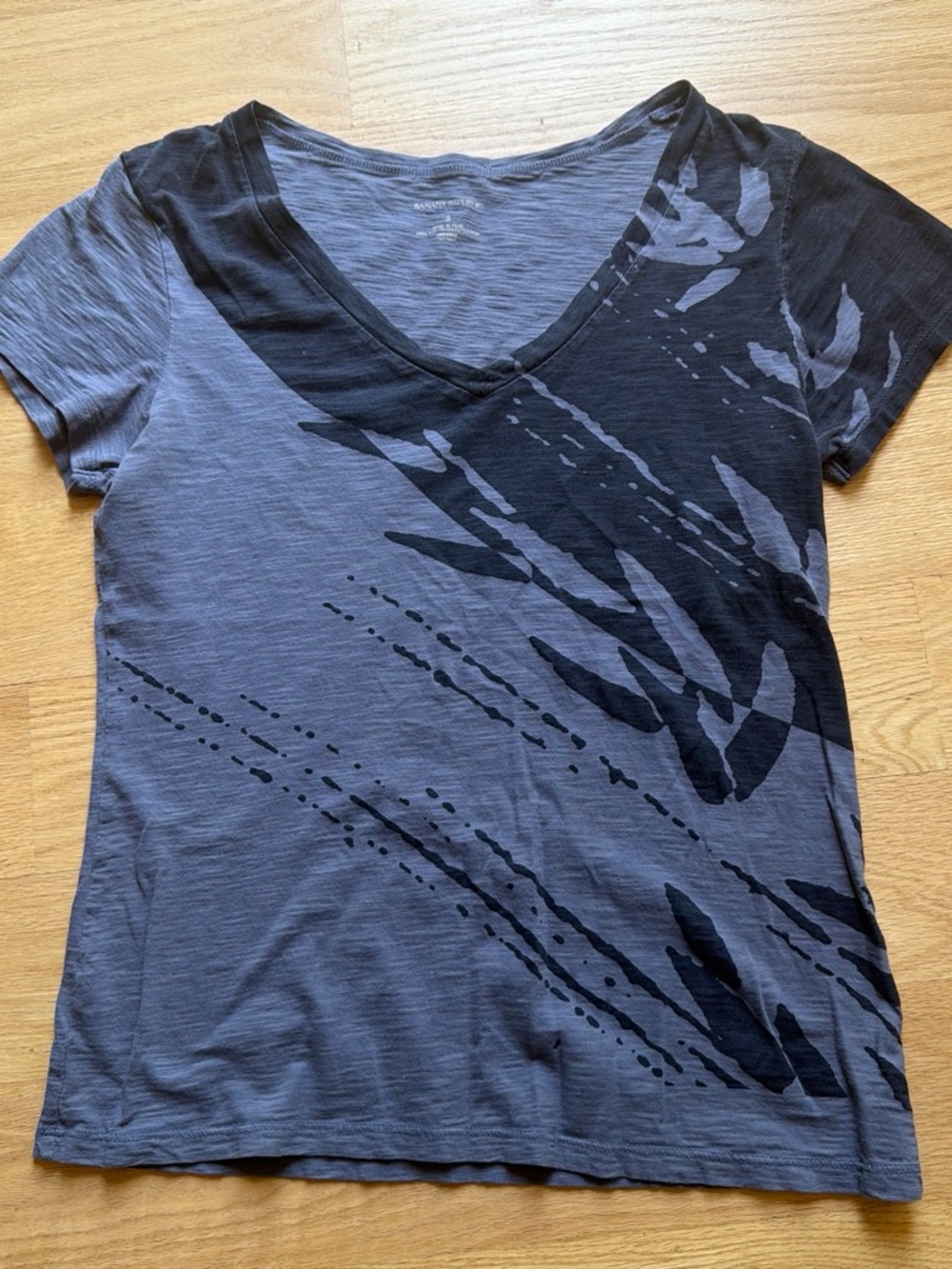 Banana Republic Gray & Black V-Neck Graphic Tee